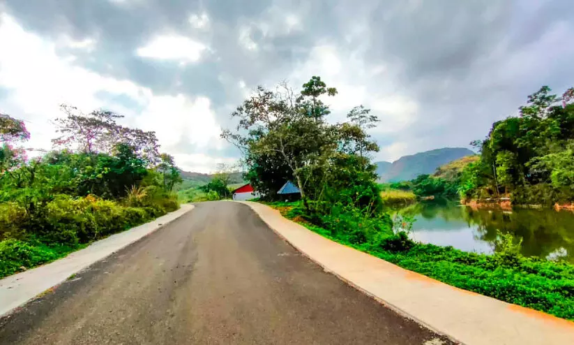 മുഖം മിനുക്കി ഇലവീഴാപൂഞ്ചിറ റോഡ്