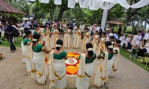 കുമരകത്തിന്​ നന്ദി പറഞ്ഞ്​, ഓണമുണ്ട്​, ‘ലോകം’ മടങ്ങി