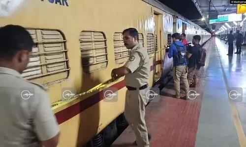 തീവെപ്പ്: പകരം ബോഗികളെത്തിച്ച് എക്സിക്യൂട്ടിവ് ഓടി