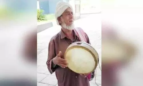 ഒടുവിൽ, പാടിയുണർത്താൻ ഉഠോ ബാബയെത്തി