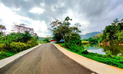 മുഖം മിനുക്കി ഇലവീഴാപൂഞ്ചിറ റോഡ്