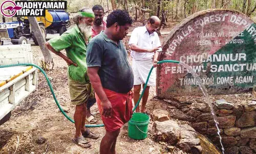 ചൂ​ല​നൂ​ർ മ​യി​ൽ സ​ങ്കേ​ത​ത്തി​ൽ കു​ടി​വെ​ള്ള​മെ​ത്തി​ച്ചു