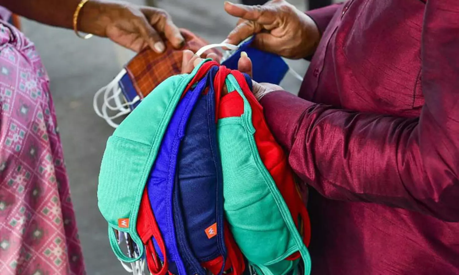 മുതിർന്ന പൗരന്മാരും രോഗികളും മാസ്ക് ധരിക്കണമെന്ന് കർണാടകയിൽ നിർദേശം