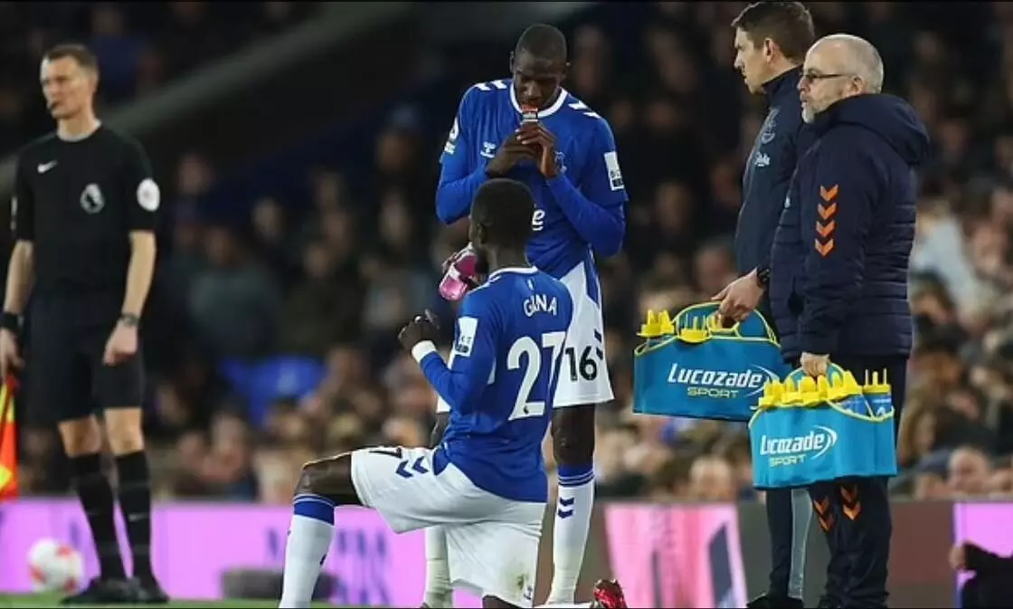 എവർടൺ- ടോട്ടൻഹാം മത്സരത്തിനിടെ ഇഫ്താർ ഇടവേള നൽകി റഫറി; പ്രിമിയർ ലീഗിൽ ഇനി തുടരും