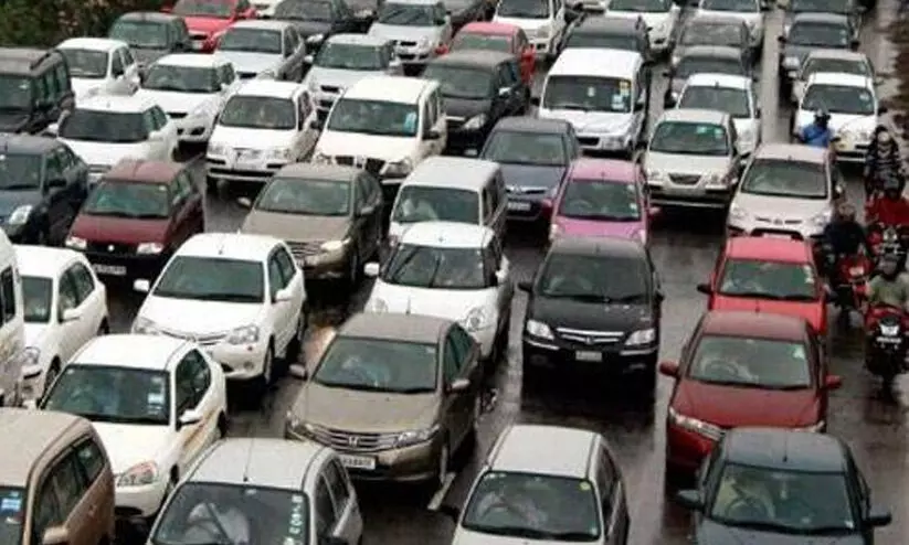 നി​യ​മ ന​ട​പ​ടി​ക​ൾ നേ​രി​ടുന്ന വാഹനങ്ങൾ ഇനി കരിമ്പട്ടികയിൽ