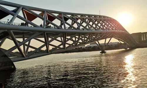 ഇല പൊഴിയും ശിശിരത്തിൽ...