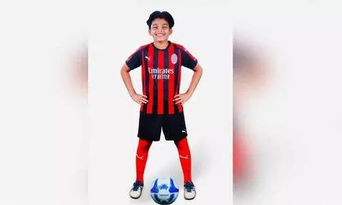 പന്തുതട്ടാൻ മെഹസ് ഇറ്റലിയിലേക്ക് പറന്നു