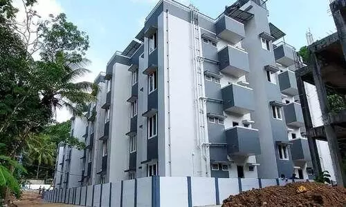 42 കുടുംബങ്ങളുടെ കാത്തിരിപ്പ് അവസാനിച്ചു; പുനലൂരിലെ ലൈഫ് ഫ്ലാറ്റ് സമുച്ചയം യാഥാർഥ്യമായി 42 കുടുംബങ്ങളുടെ കാത്തിരിപ്പ് അവസാനിച്ചു; പുനലൂരിലെ ലൈഫ് ഫ്ലാറ്റ് സമുച്ചയം യാഥാർഥ്യമായി