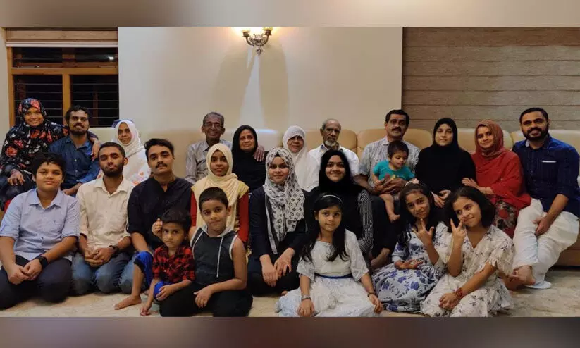 ഓർമകൾ വർണങ്ങളിൽ കോർത്തുകെട്ടി... ഓർമകൾ വർണങ്ങളിൽ കോർത്തുകെട്ടി...