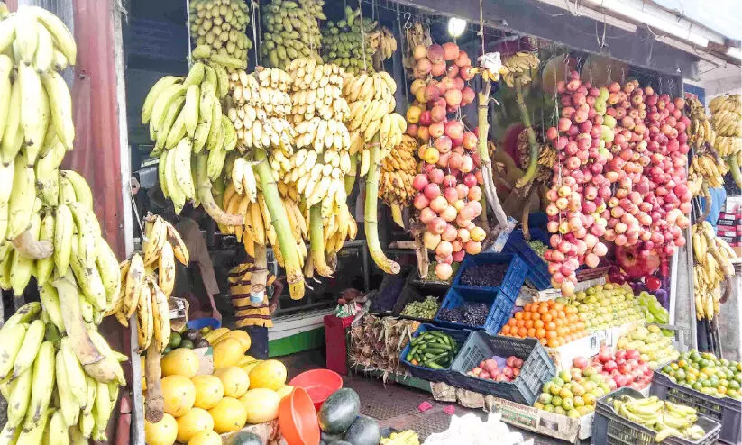 വേനൽ കടുത്തു; പഴവിപണി സജീവം,   തണ്ണിമത്തനാണ് ആവശ്യക്കാർ കൂടുതൽ