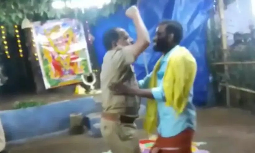 യൂണിഫോമിൽ പൊതുമധ്യത്തിൽ മദ്യപിച്ച് നൃത്തം ചെയ്ത പൊലീസ് ഉദ്യോഗസ്ഥന് സസ്പെൻഷൻ