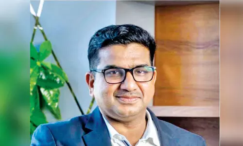 പി.​ടി.​കെ. ഷ​മീ​ർ ഇ​ന്ത്യ​ൻ സ്കൂ​ൾ ഭ​ര​ണ​സ​മി​തി വൈ​സ്​ ചെ​യ​ർ​മാ​ൻ