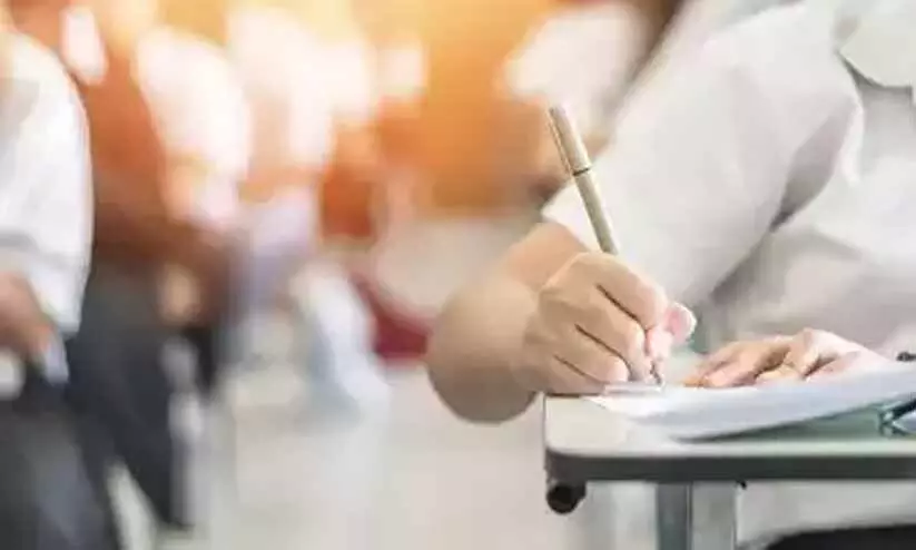 എസ്.എസ്.എൽ.സി പരീക്ഷക്ക് കൂട്ട കോപ്പിയടി; ഒത്താശ ചെയ്ത 16 അധ്യാപകർക്ക് സസ്പെൻഷൻ എസ്.എസ്.എൽ.സി പരീക്ഷക്ക് കൂട്ട കോപ്പിയടി; ഒത്താശ ചെയ്ത 16 അധ്യാപകർക്ക് സസ്പെൻഷൻ