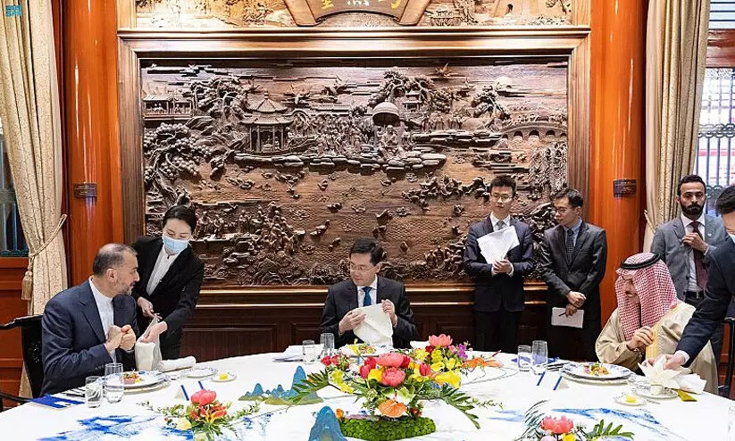 സൗ​ദി, ഇ​റാ​ൻ വി​ദേ​ശ​കാ​ര്യ മ​ന്ത്രി​മാ​ർ ചൈ​നീ​സ്​ വി​ദേ​ശ​കാ​ര്യ മ​ന്ത്രി ചെ​ൻ ഗാ​ങ്ങി​​ന്റെ  സ​ൽ​ക്കാ​ര​ത്തി​ൽ