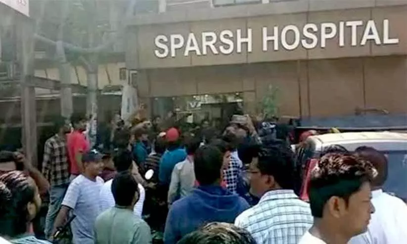 ശസ്ത്രക്രിയക്കിടെ രോഗി മരിച്ചു; ആശുപത്രി പൂട്ടി സീൽ ചെയ്തു ശസ്ത്രക്രിയക്കിടെ രോഗി മരിച്ചു; ആശുപത്രി പൂട്ടി സീൽ ചെയ്തു