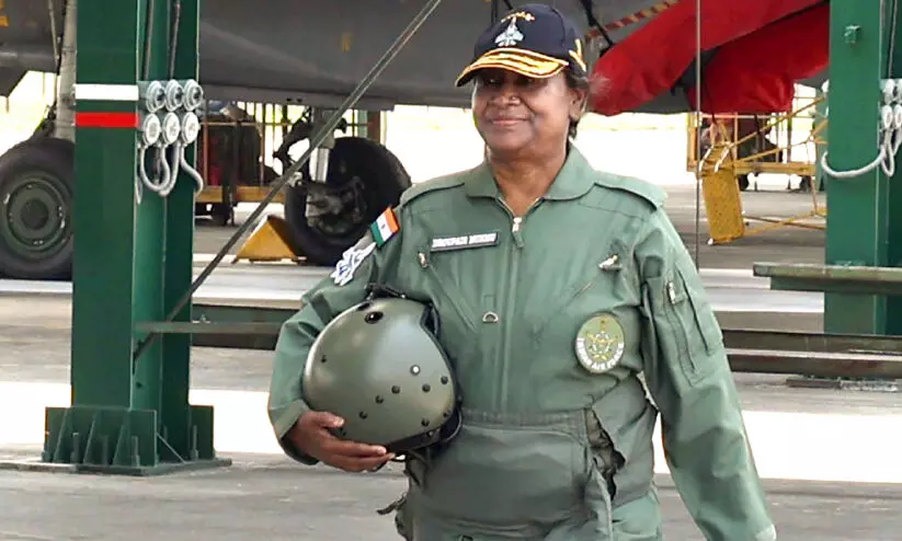 ഗംഭീരം സുഖോയ്...;യുദ്ധവിമാനത്തിലെ പ്രഥമ പറക്കൽ അവിസ്മരണീയമാക്കി രാഷ്ട്രപതി ഗംഭീരം സുഖോയ്...;യുദ്ധവിമാനത്തിലെ പ്രഥമ പറക്കൽ അവിസ്മരണീയമാക്കി രാഷ്ട്രപതി