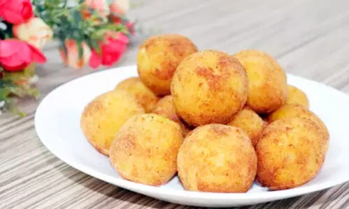 ബ​നാ​ന ബോ​ൾ​സ്