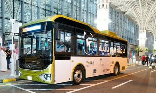 മദീന പള്ളിക്കും വിമാനത്താവളത്തിനുമിടയിൽ ഇലക്ട്രിക് ബസ് സർവിസിന് തുടക്കം