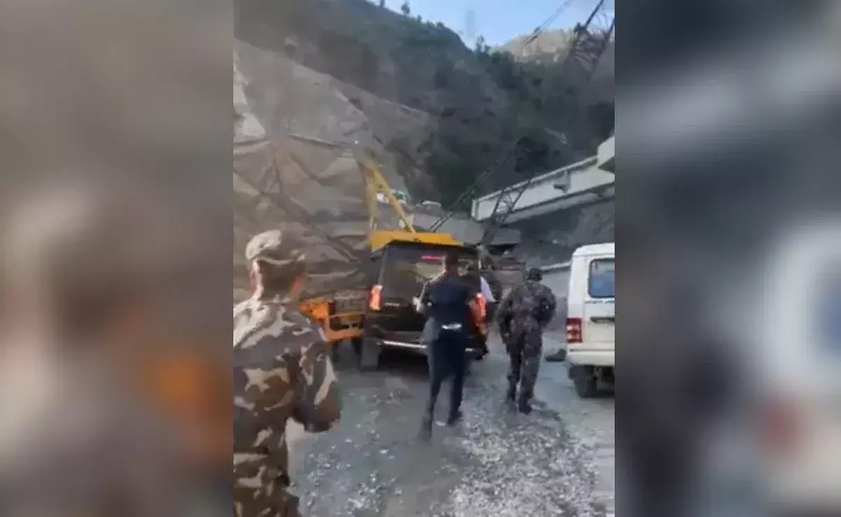 ജമ്മുകശ്മീരിൽ കേന്ദ്ര നിയമമന്ത്രി കിരൺ റിജിജ്ജുവിന്റെ കാർ അപകടത്തിൽപ്പെട്ടു