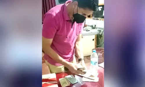 വഴിക്കടവ് മോട്ടോർ വാഹന ചെക്ക്പോസ്റ്റിൽ വിജിലൻസ് റെയ്ഡ്; 13,000 രൂപ പിടികൂടി