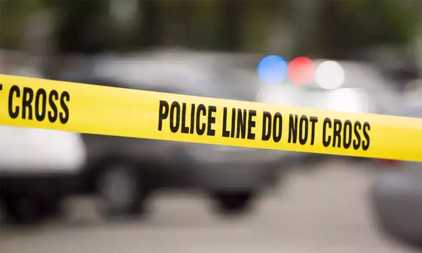 വീട് പൊളിക്കുമെന്ന് ഉദ്യോഗസ്ഥരുടെ ഭീഷണി; 50കാരനും മകളും ആത്മഹത്യ ചെയ്തു