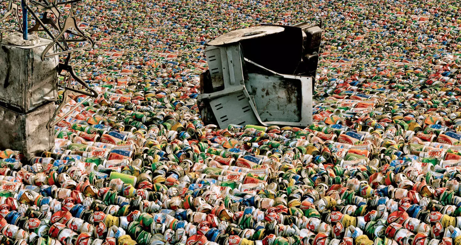 വിവാൻ സുന്ദരത്തിന്റെ മെറ്റൽ ബോക്സ് ഇൻസ്റ്റലേഷൻ വിവാൻ സുന്ദരത്തിന്റെ മെറ്റൽ ബോക്സ് ഇൻസ്റ്റലേഷൻ