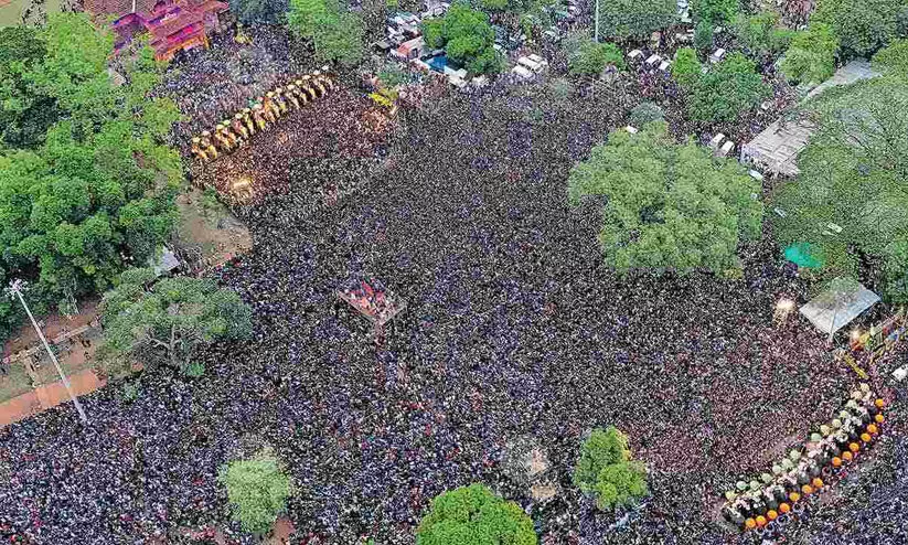 തൃശൂർ പൂരം: ഒരുക്കം അവസാനഘട്ടത്തിൽ തൃശൂർ പൂരം: ഒരുക്കം അവസാനഘട്ടത്തിൽ