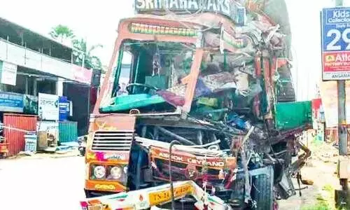 ലോറിക്ക് പിന്നിൽ ലോറി ഇടിച്ച് അപകടം