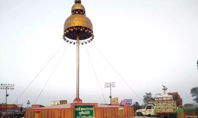 കളഞ്ഞുപോയ ആ ജുംക ഇവിടെയുണ്ട്; ബറേലി കേ ബാസാറിൽ കളഞ്ഞുപോയ ആ ജുംക ഇവിടെയുണ്ട്; ബറേലി കേ ബാസാറിൽ