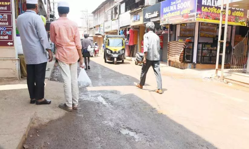 കണ്ണൂരിലെ റോഡ് നവീകരണം; കലക്ടർ നിരീക്ഷിക്കണമെന്ന് ഹൈകോടതി