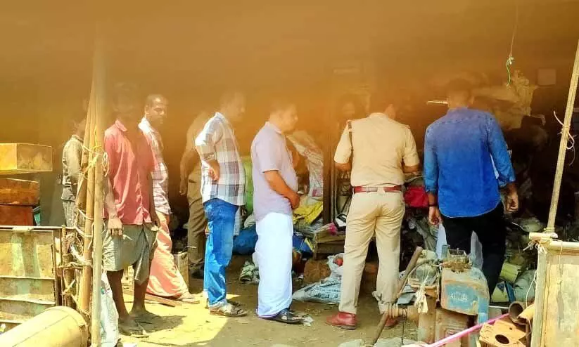 ആക്രിക്കടയിൽ മോഷണം