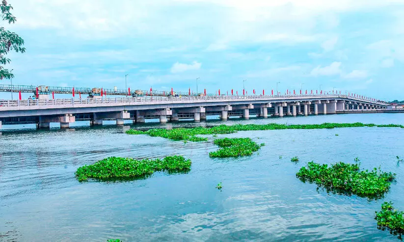 ത​ണ്ണീ​ർ​മു​ക്കം ബ​ണ്ട്