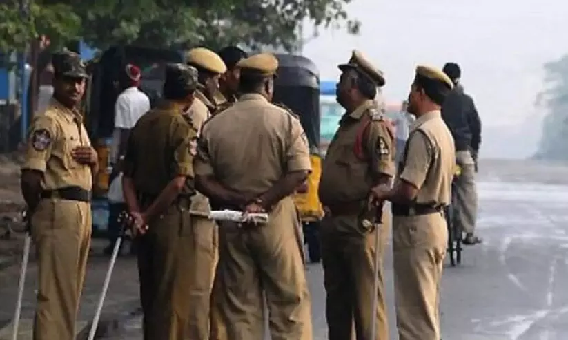 കാണാതായ രണ്ടു വയസുകാരിയുടെ മൃതദേഹം അയൽവാസിയുടെ സ്യൂട്ട്കേസിൽ കാണാതായ രണ്ടു വയസുകാരിയുടെ മൃതദേഹം അയൽവാസിയുടെ സ്യൂട്ട്കേസിൽ