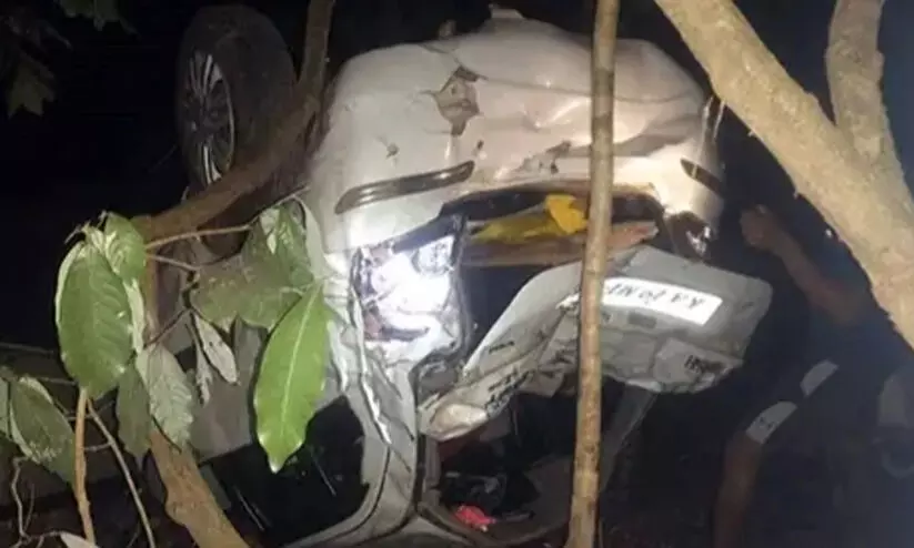 The car carrying the panchayat president and his family overturned into Koka a death The car carrying the panchayat president and his family overturned into Koka a death