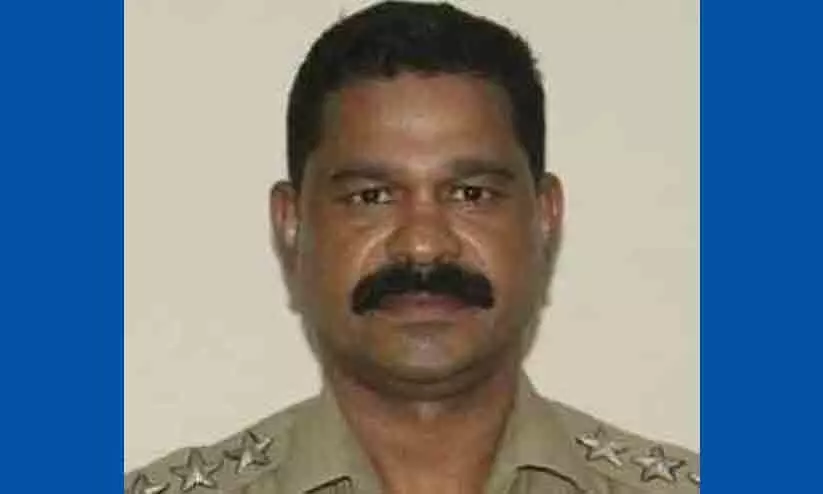 സ്കൂട്ടർ മതിലിലിടിച്ച് പരിക്കേറ്റ സൈനികൻ രക്തംവാർന്ന് മരിച്ചു സ്കൂട്ടർ മതിലിലിടിച്ച് പരിക്കേറ്റ സൈനികൻ രക്തംവാർന്ന് മരിച്ചു