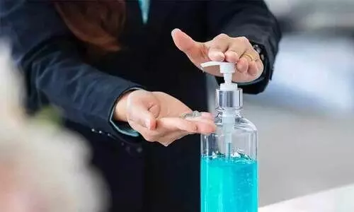 മാസ്ക്​ ധരിക്കുന്നവരുടെ എണ്ണം കൂടി; സാനിറ്റൈസറിൽ പഴയ ആവേശമില്ല