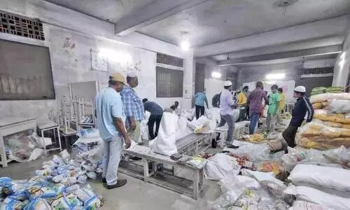 ക​രു​ത​ലി​ന്റെ റ​മ​ദാ​ൻ കി​റ്റു​ക​ളൊ​രു​ക്കി മി​സ്ബാ​ഹു​ൽ   ഹു​ദ ട്ര​സ്റ്റ്