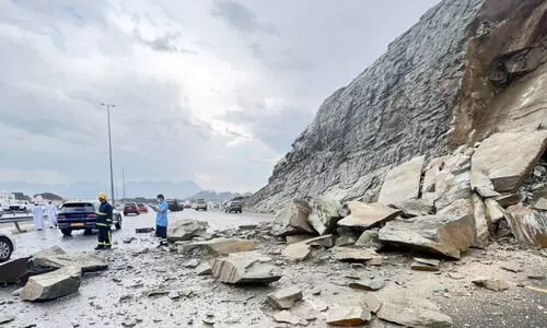 വി​വി​ധ ഗ​വ​ർ​ണ​റേ​റ്റു​ക​ളി​ൽ ക​ന​ത്ത മ​ഴ