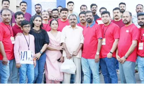 ഇ​ഫ്താ​ർ കി​റ്റ് വി​ത​ര​ണം