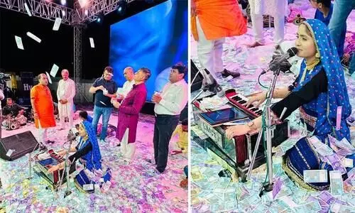 പാട്ട് ഇഷ്ടമായി, ഗായികക്കുമേൽ കോടികളുടെ നോട്ടുവർഷം നടത്തി ആരാധകർ -വിഡിയോ