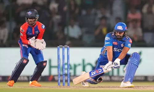 അവസാന പന്തുവരെ ആവേശം; ത്രില്ലറിൽ ഡൽഹിയെ ആറു വിക്കറ്റിന് വീഴ്ത്തി മുംബൈക്ക് ആദ്യ ജയം