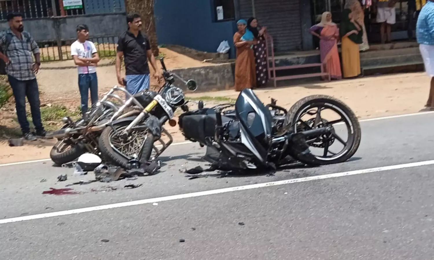 ബൈക്കുകൾ കൂട്ടിയിടിച്ചു രണ്ട് യുവാക്കൾക്ക് പരിക്ക്