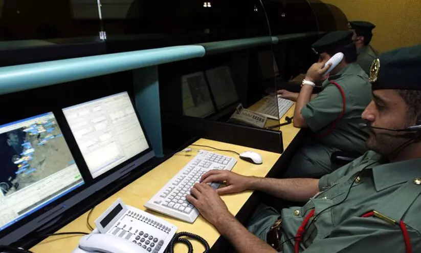 പിതാവ് ഉപേക്ഷിച്ച മൂന്നു കുട്ടികൾക്ക് സഹായമൊരുക്കി ദുബൈ പൊലീസ് പിതാവ് ഉപേക്ഷിച്ച മൂന്നു കുട്ടികൾക്ക് സഹായമൊരുക്കി ദുബൈ പൊലീസ്