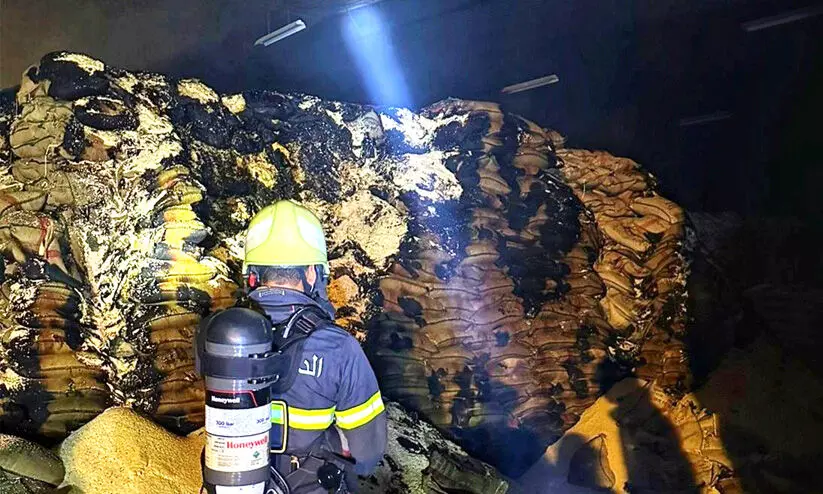 ഭക്ഷ്യ ഗോഡൗണില് തീപിടിത്തം ഭക്ഷ്യ ഗോഡൗണില് തീപിടിത്തം