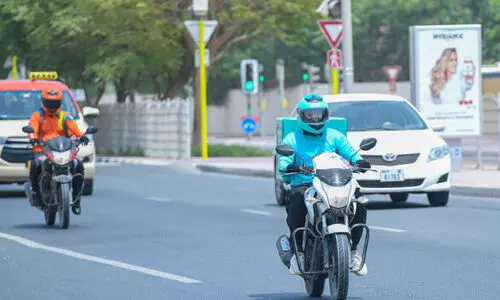 ഡെ​ലി​വ​റി ബൈ​ക്കു​ക​ളി​ൽ പ​രി​ശോ​ധ​ന ശ​ക്ത​മാ​ക്കി