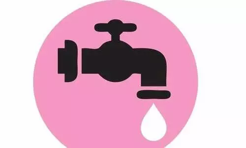 വില്ലേജ് ഓഫിസിൽ വെള്ളമില്ല; നെട്ടോട്ടമോടി ജീവനക്കാർ വില്ലേജ് ഓഫിസിൽ വെള്ളമില്ല; നെട്ടോട്ടമോടി ജീവനക്കാർ