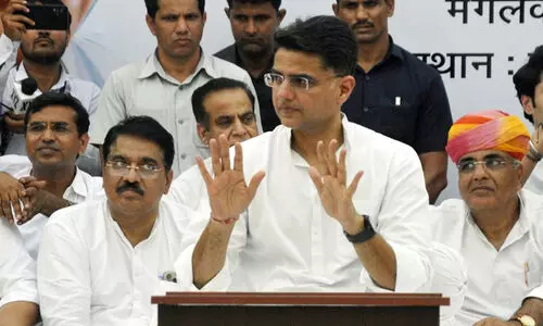 നിരാഹാര സമരത്തിനു പിന്നാലെ സചിൻ പൈലറ്റ് ഡൽഹിയിലേക്ക്; നേതാക്കളുമായി കൂടിക്കാഴ്ച നടത്തും നിരാഹാര സമരത്തിനു പിന്നാലെ സചിൻ പൈലറ്റ് ഡൽഹിയിലേക്ക്; നേതാക്കളുമായി കൂടിക്കാഴ്ച നടത്തും