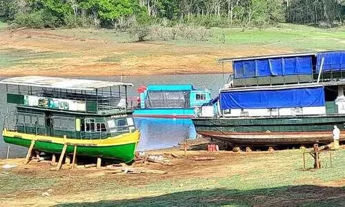തേക്കടിയിൽ ബോട്ട്​ അറ്റകുറ്റപ്പണി വൈകി; സഞ്ചാരികൾക്ക് ദുരിതം