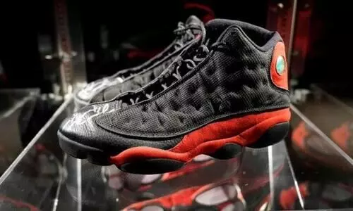 ഒരു ജോഡി ഷൂവിന് 18 കോടി; റെക്കോഡുകൾ പഴങ്കഥയാക്കി ‘ലാസ്റ്റ് ഡാൻസ്’- അപൂർവ ലേലത്തിൽ ഞെട്ടി ലോകം