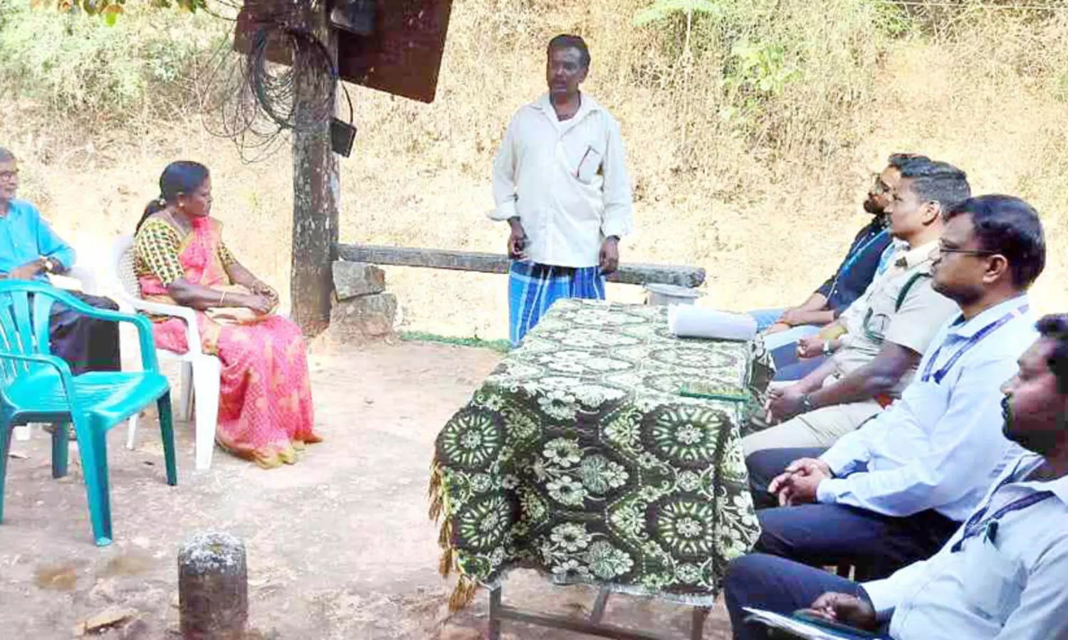 ആനകൾ വൈദ്യുതാഘാതമേറ്റ് ചെരിയുന്നത് തടയാൻ വൈദ്യുതി ബോർഡ്